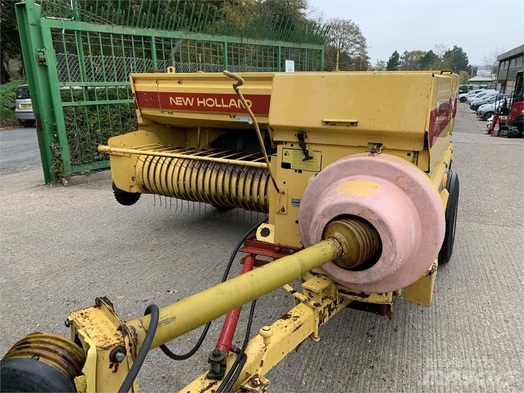 New Holland 945 Round Balers
