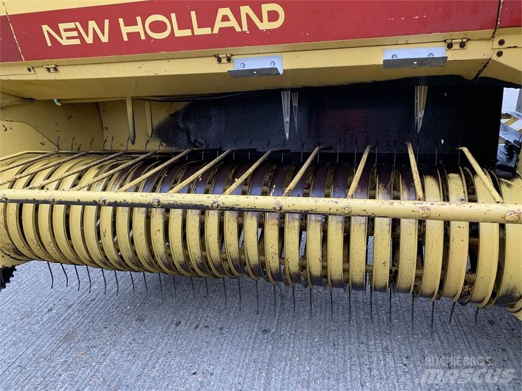 New Holland 945 Round Balers