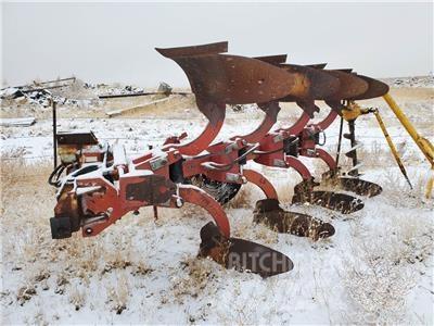 Case IH 145 Plows