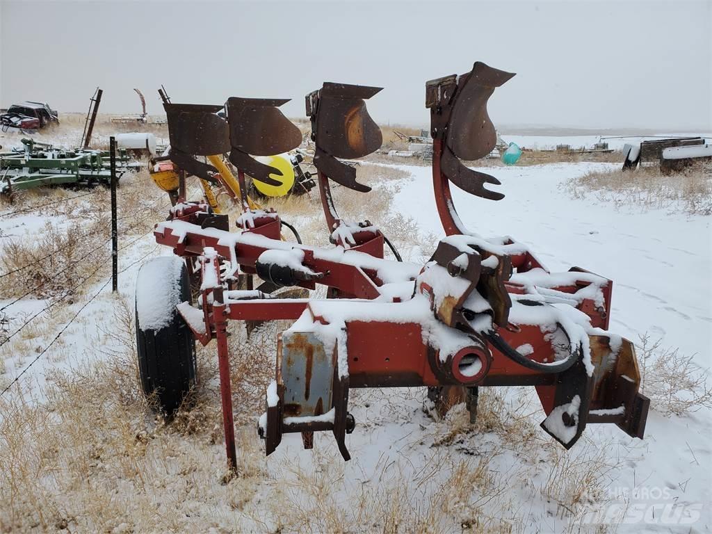 Case IH 145 Plows