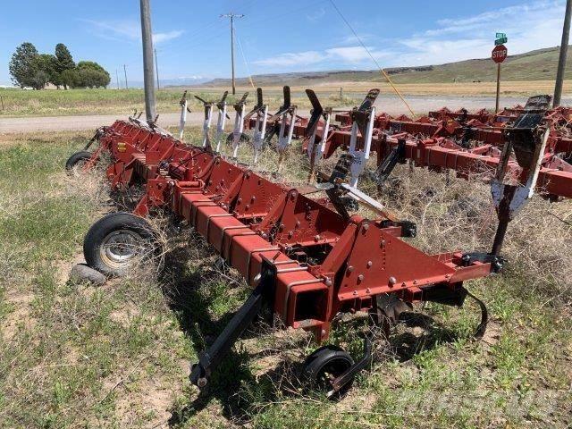 Case IH 1820 Cultivators