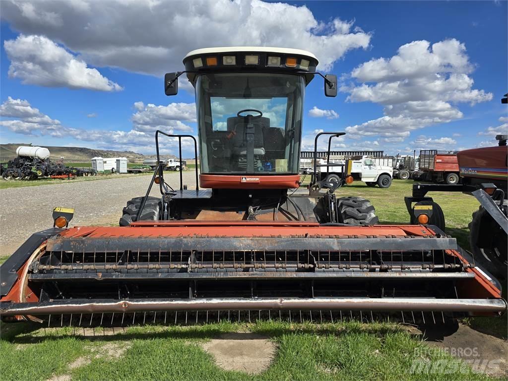 Hesston 8450 Swathers \ Windrowers