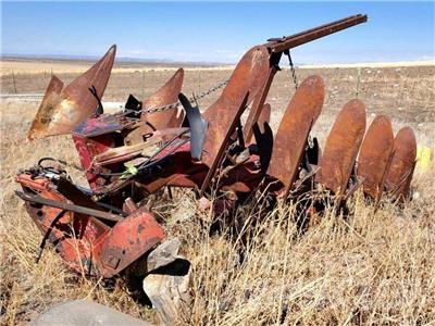  Watts 5 Bottom Plows