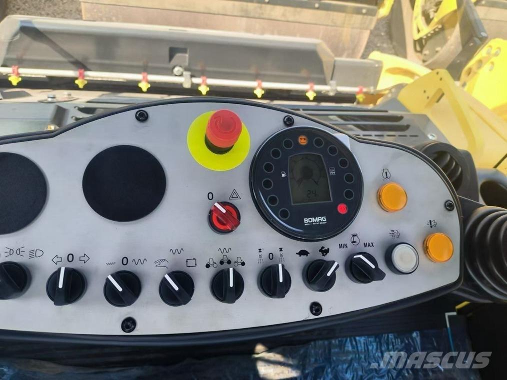 Bomag BW 203 AD-4 Twin drum rollers