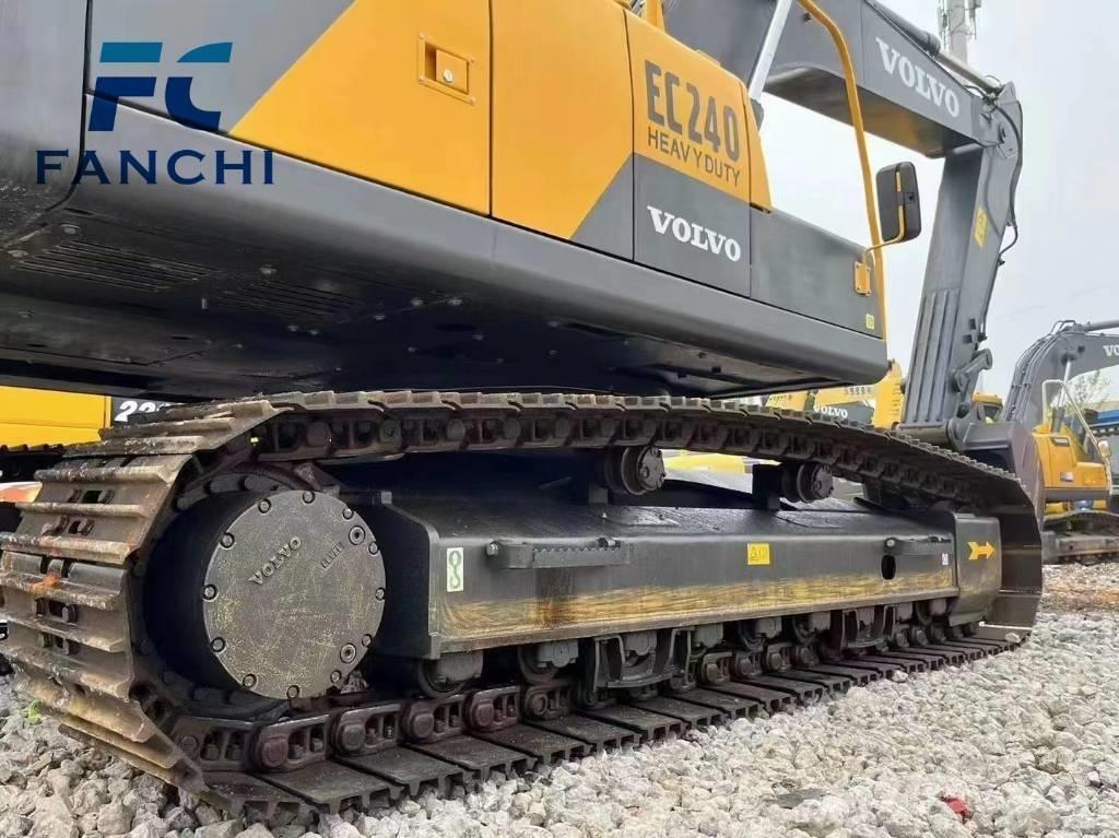 Volvo 240 Crawler Excavators