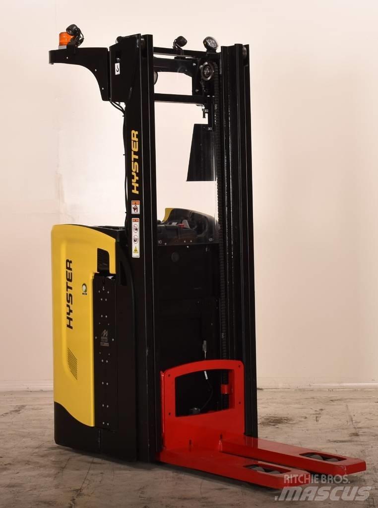 Hyster RS1.6 Self Propelled Stackers