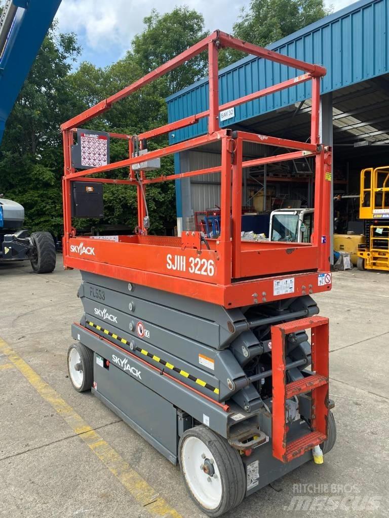 SkyJack SJ 3226 Scissor Lifts