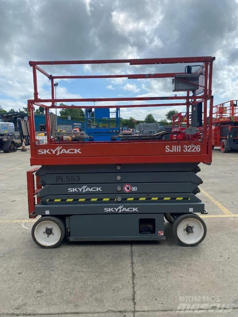 SkyJack SJ 3226 Scissor Lifts