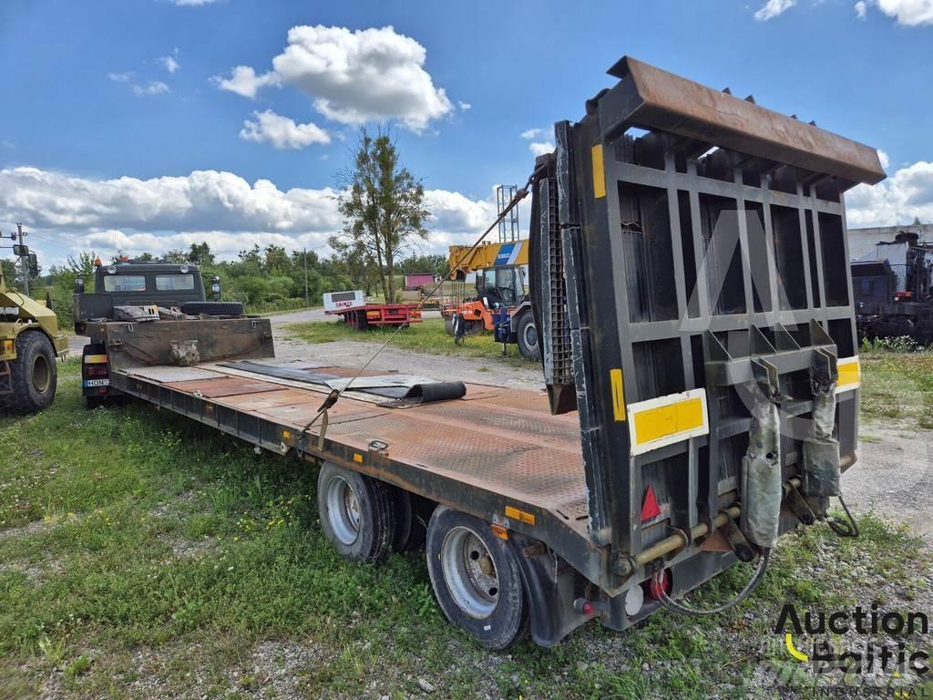  HMK 1378 Curtain  trailers