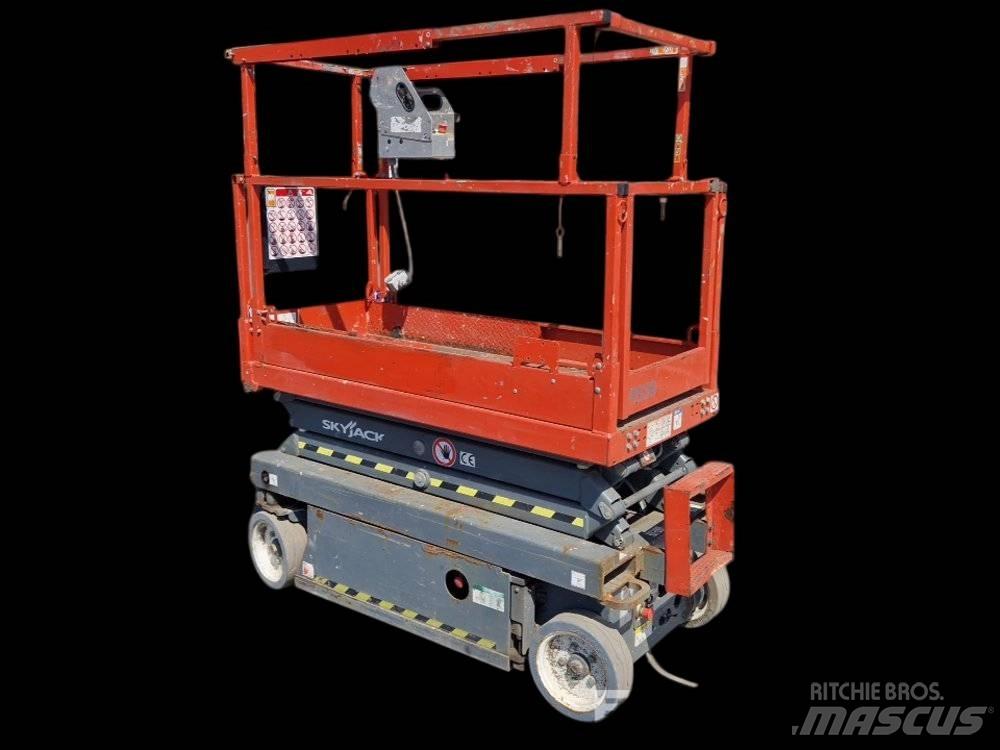 SkyJack SJ III 3215 Scissor Lifts