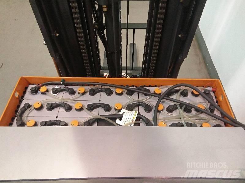 Still FMX 17 Reach trucks