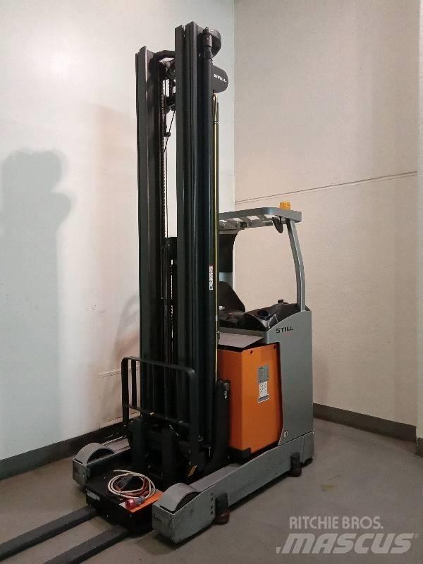 Still FMX 17 Reach trucks