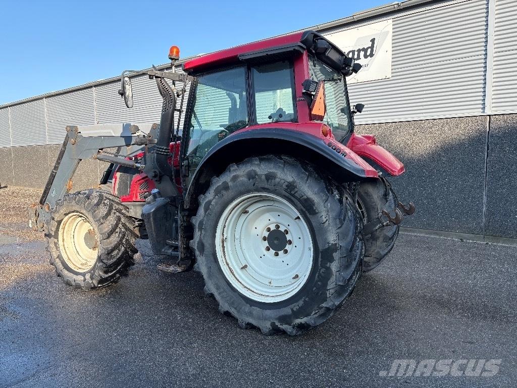 Valtra N 143 Tractors