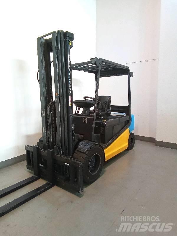 OM XE 50 Electric Forklifts