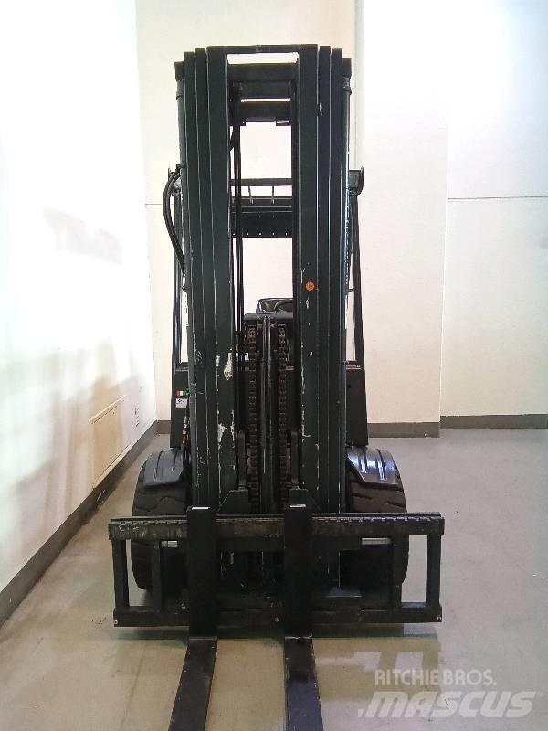 OM XE 50 Electric Forklifts