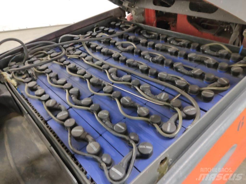 Linde E30L-01 Electric Forklifts