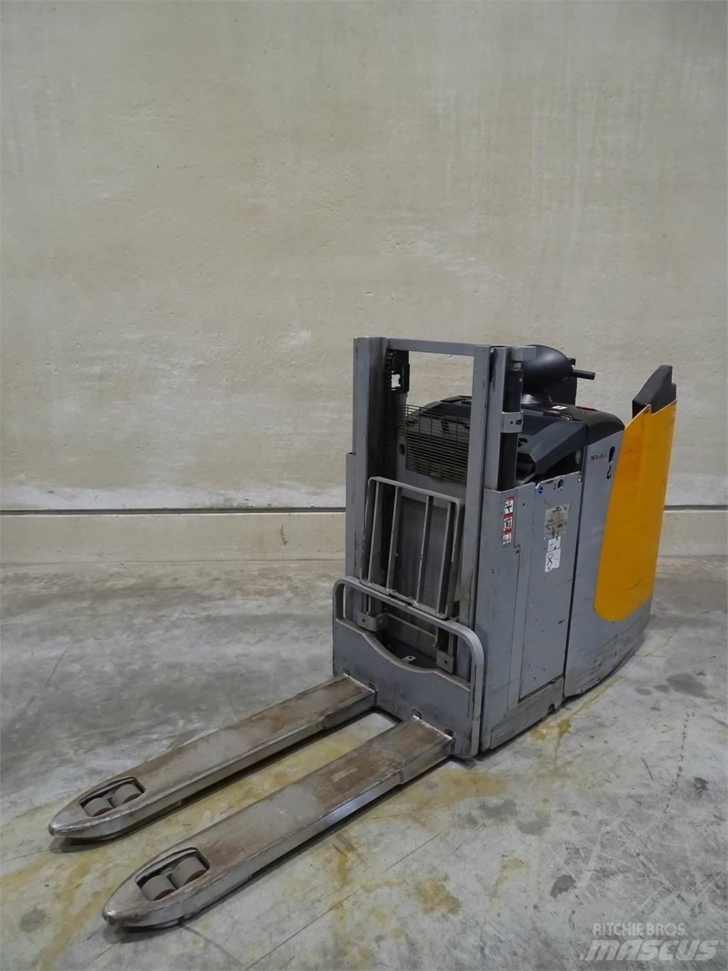 Still EXD-S20 Pedestrian stacker