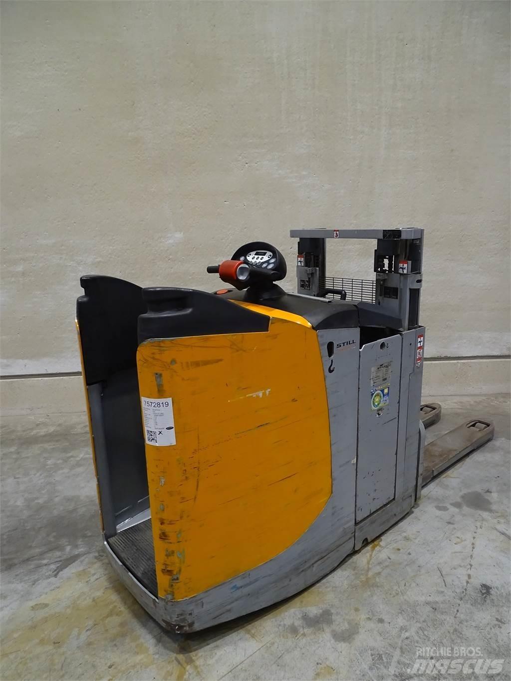 Still EXD-S20 Pedestrian stacker