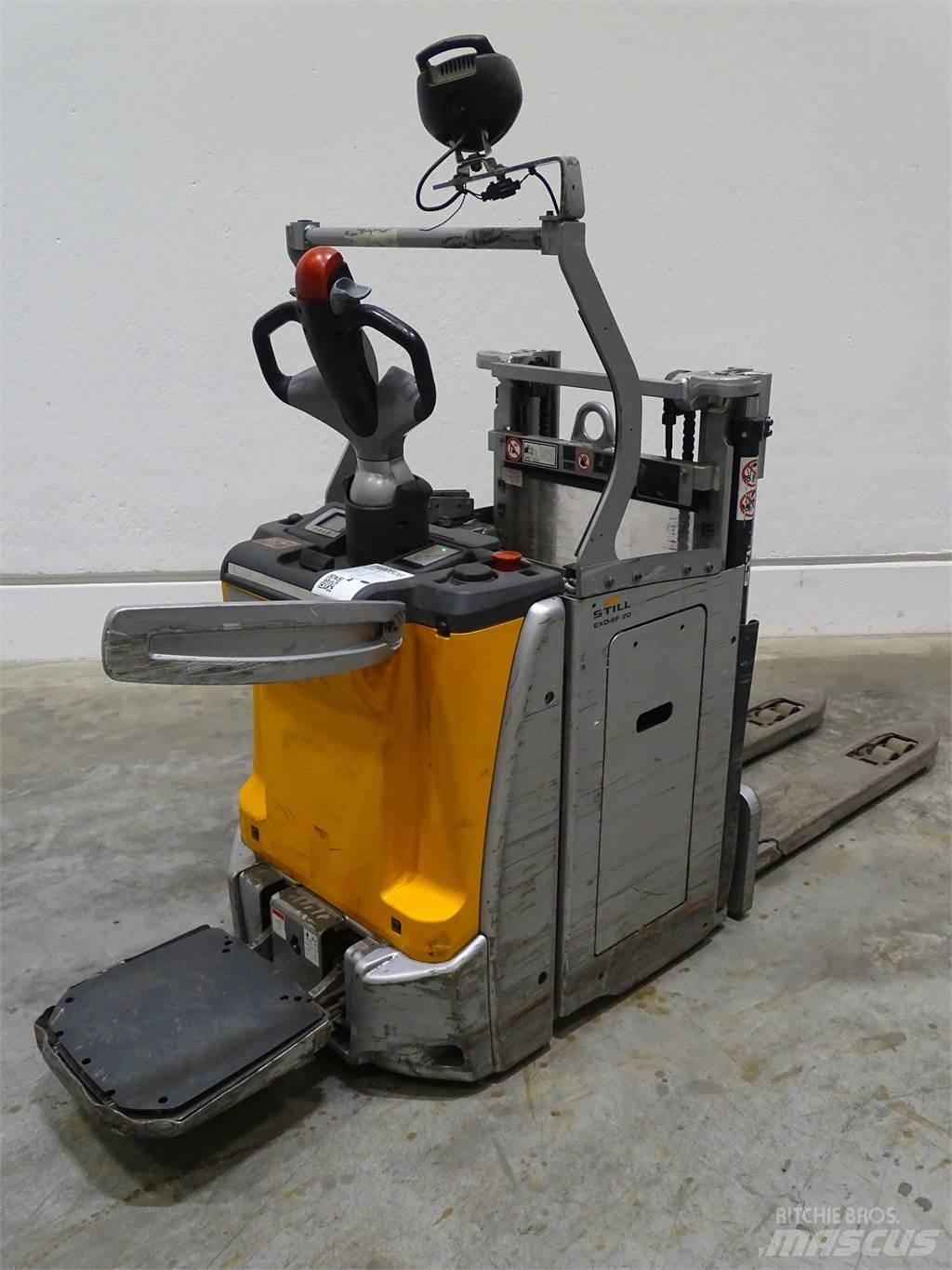 Still EXD-SF20 Pedestrian stacker