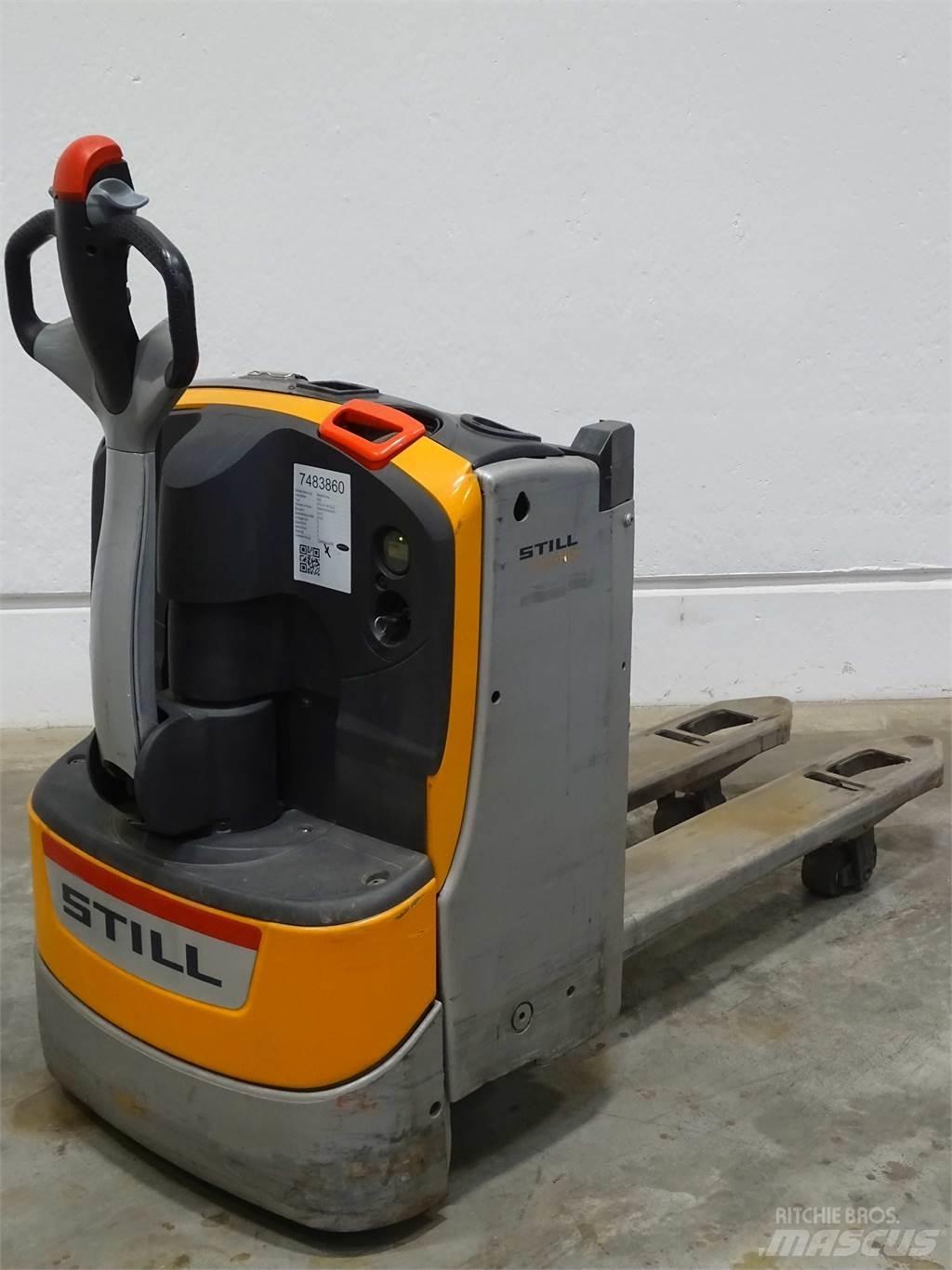 Still EXU-H18 Pedestrian stacker