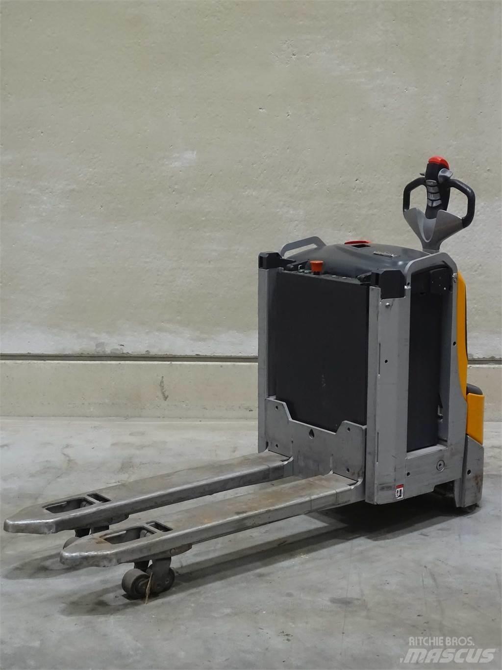Still EXU-H20 Pedestrian stacker