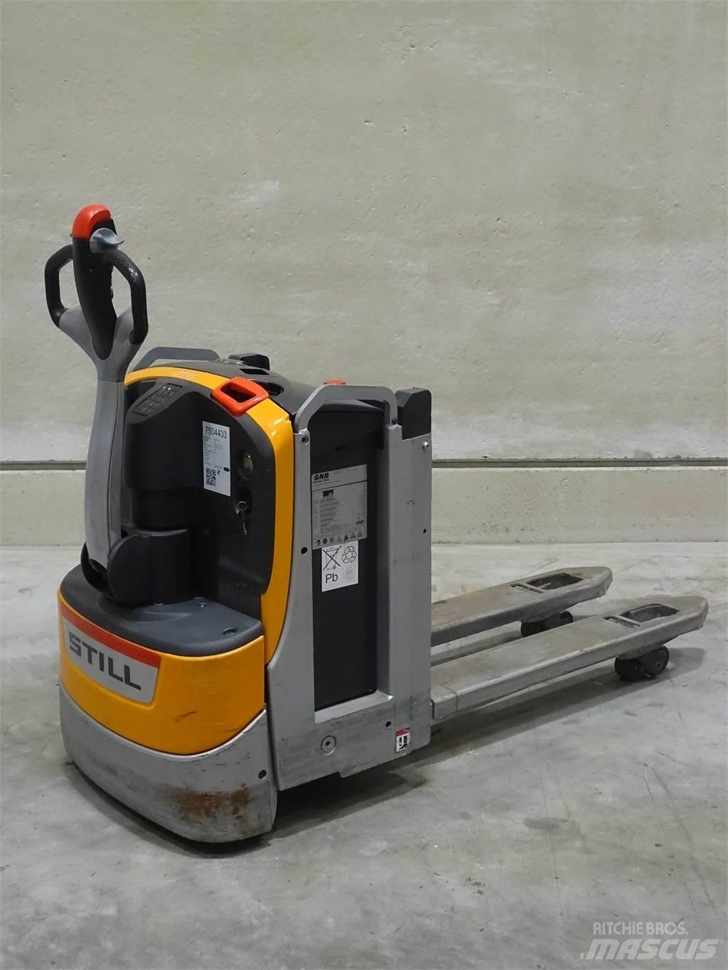 Still EXU-H20 Pedestrian stacker