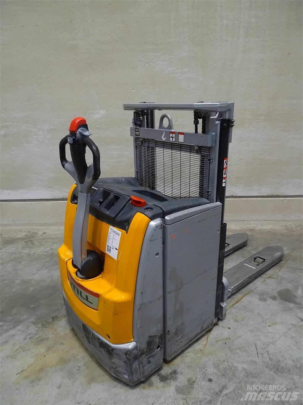 Still EXV-16 Pedestrian stacker