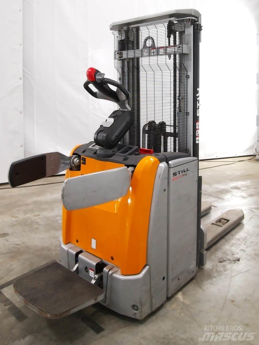 Still EXV-SF14 Pedestrian stacker