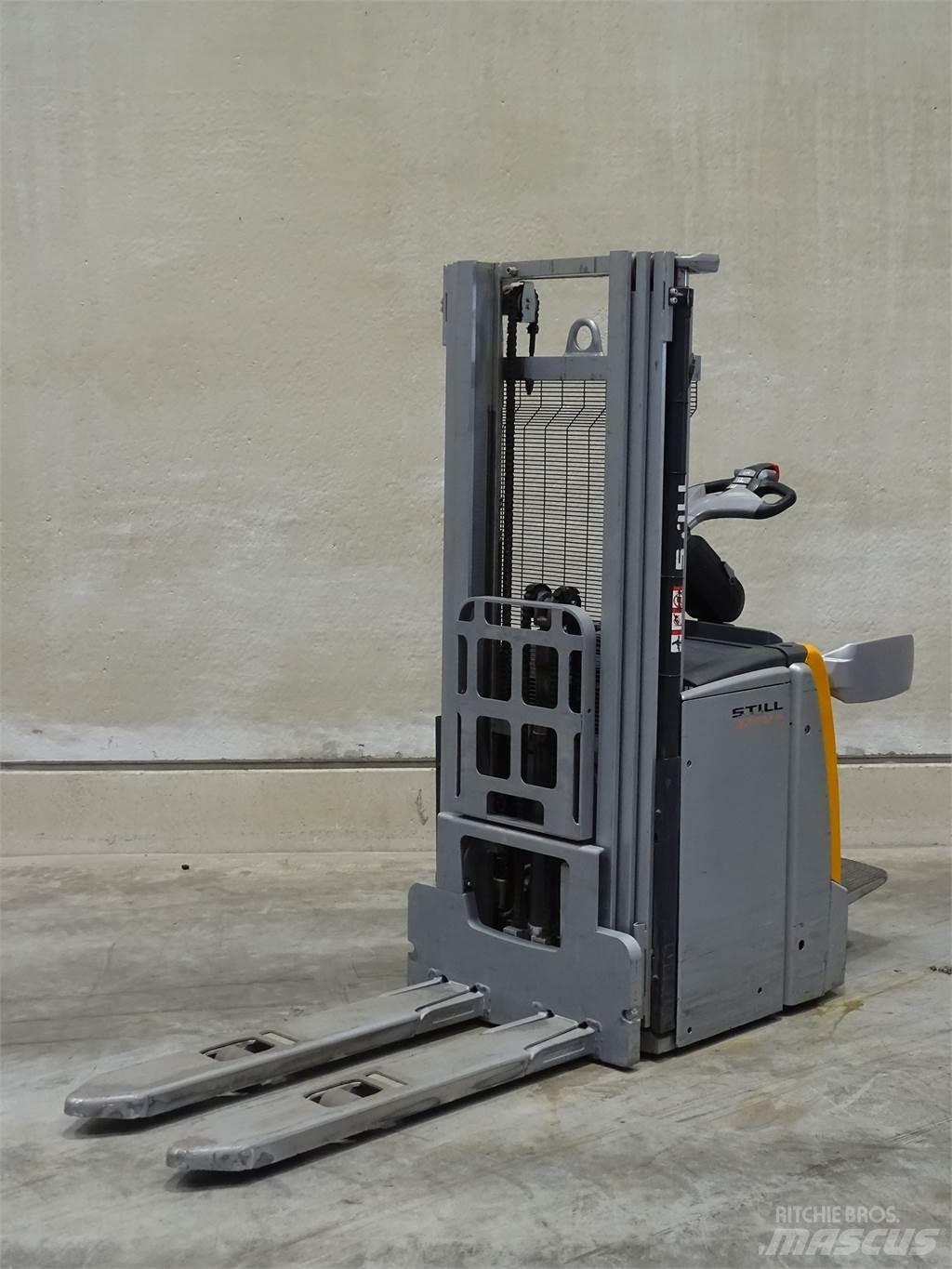 Still EXV-SF14 Pedestrian stacker