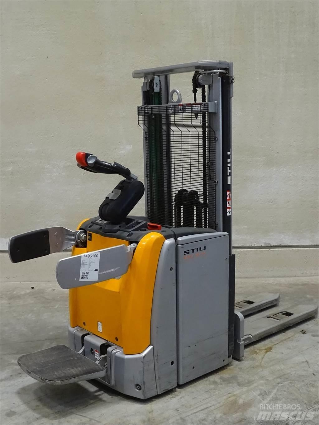 Still EXV-SF14 Pedestrian stacker