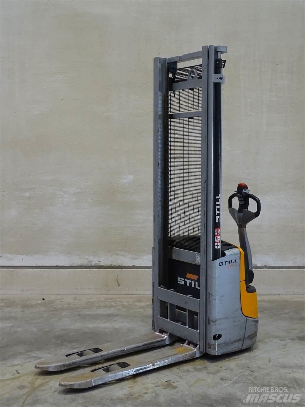 Still EXV10 Pedestrian stacker