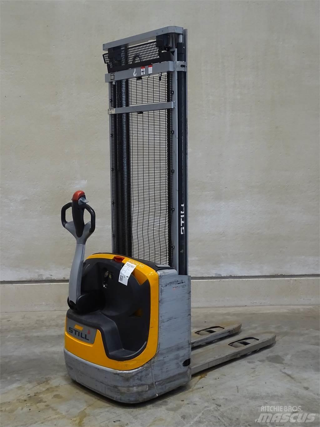 Still EXV10 Pedestrian stacker