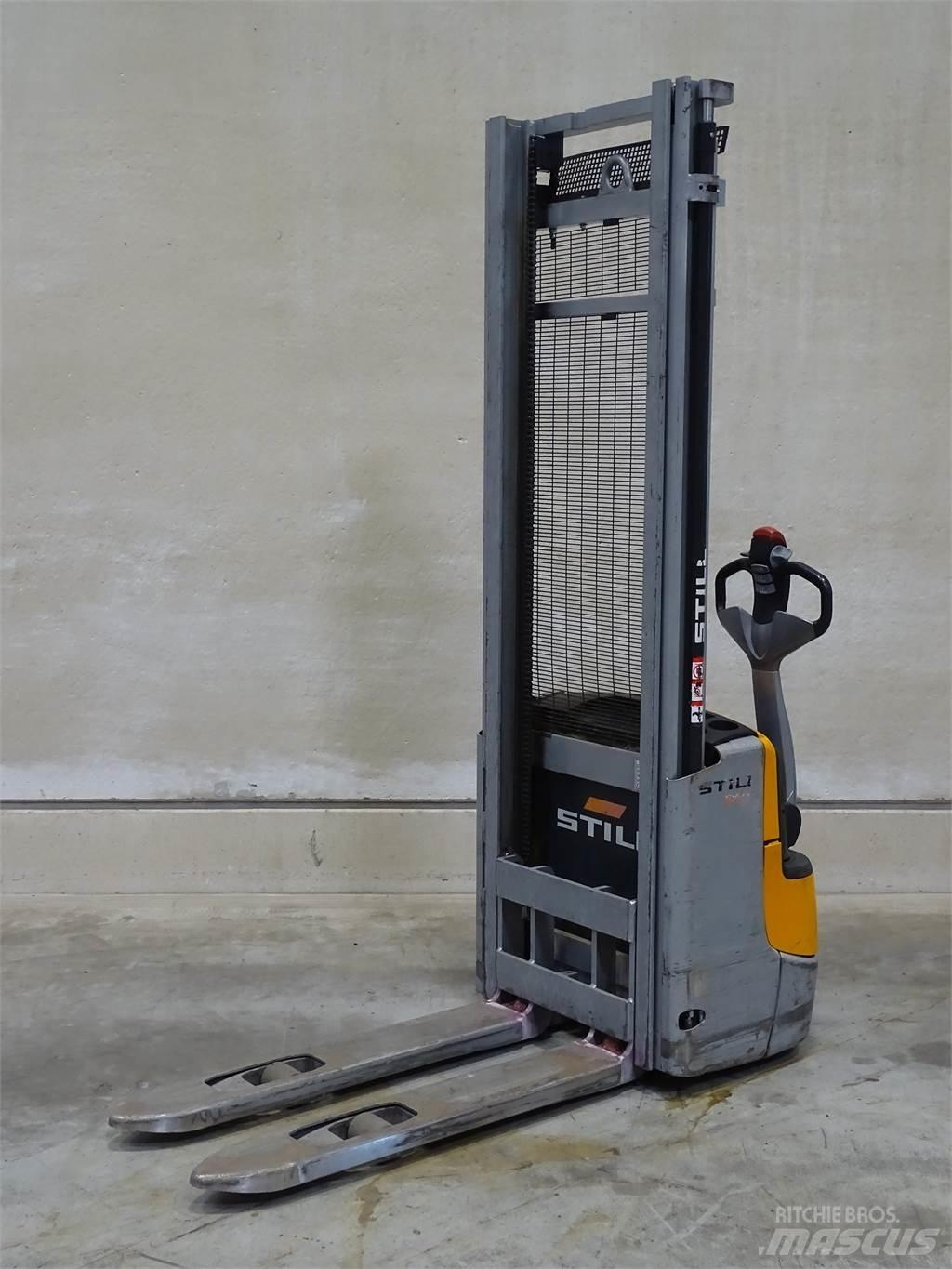 Still EXV10 Pedestrian stacker