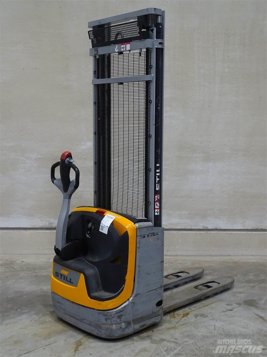 Still EXV10 Pedestrian stacker
