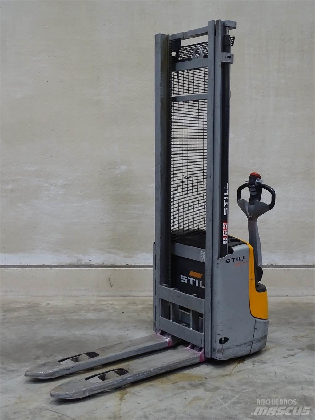Still EXV10 Pedestrian stacker