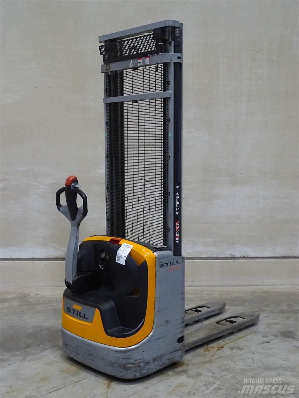 Still EXV10 Pedestrian stacker