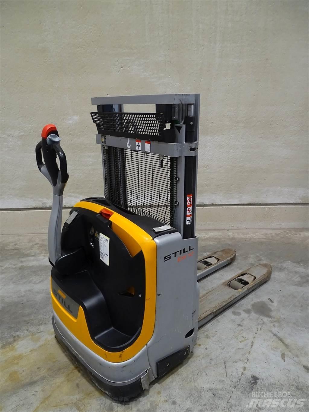 Still EXV10 Pedestrian stacker