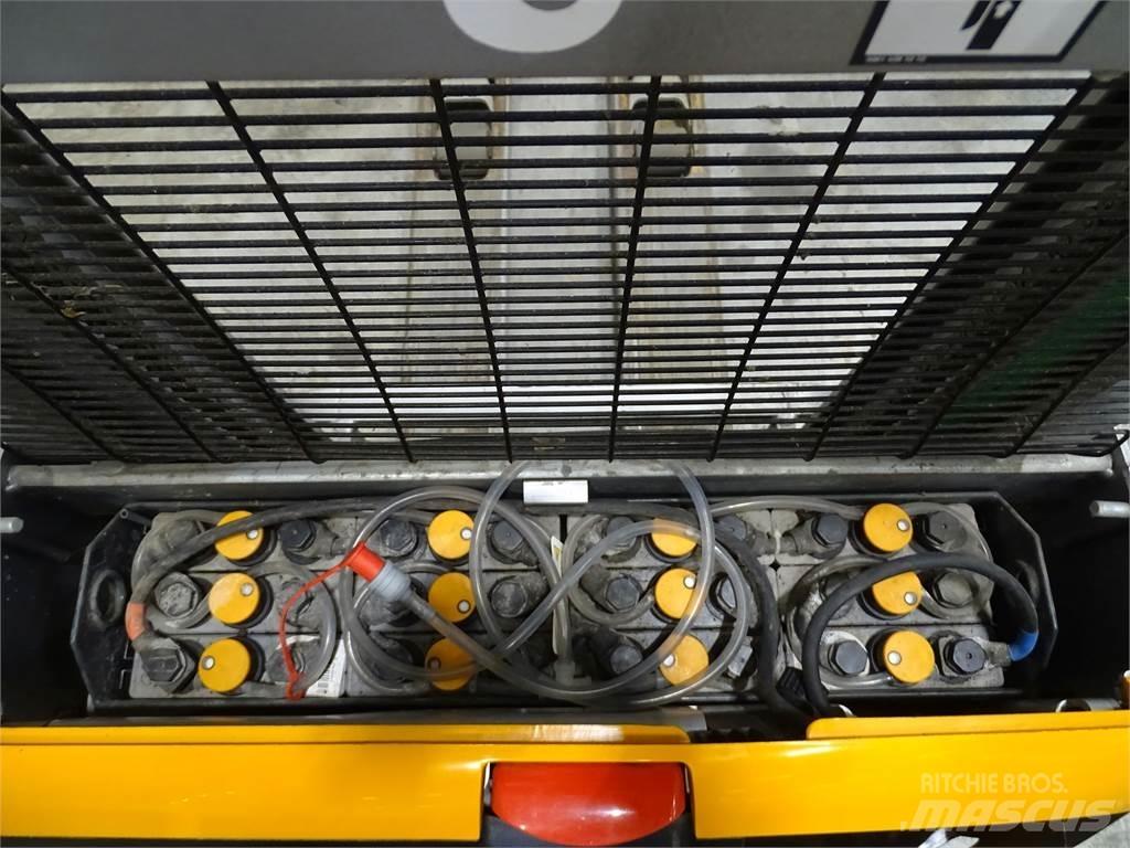 Still EXV10 Pedestrian stacker