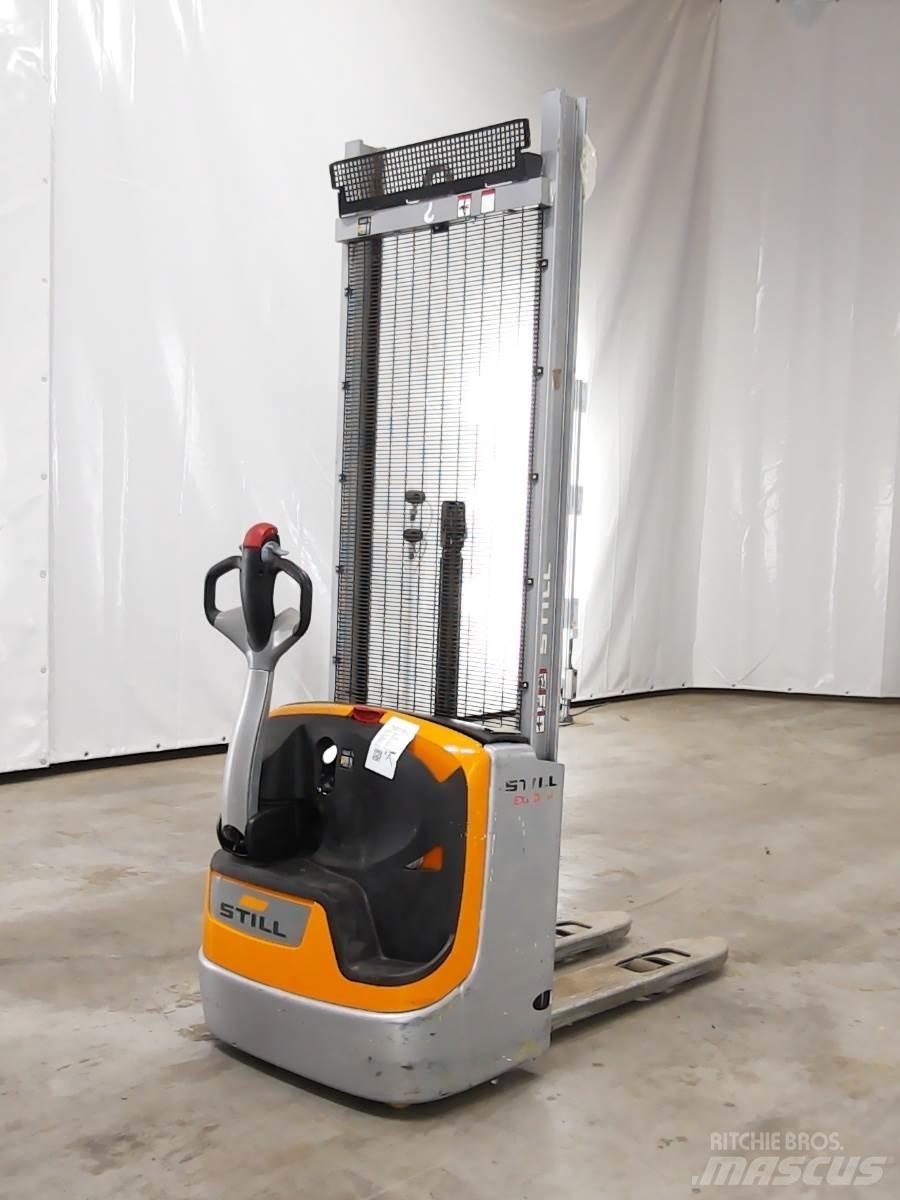 Still EXV10 Pedestrian stacker