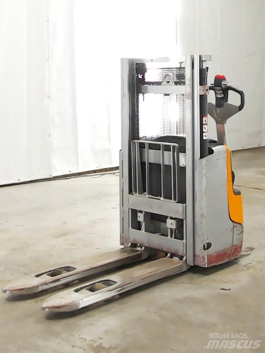 Still EXV10 Pedestrian stacker