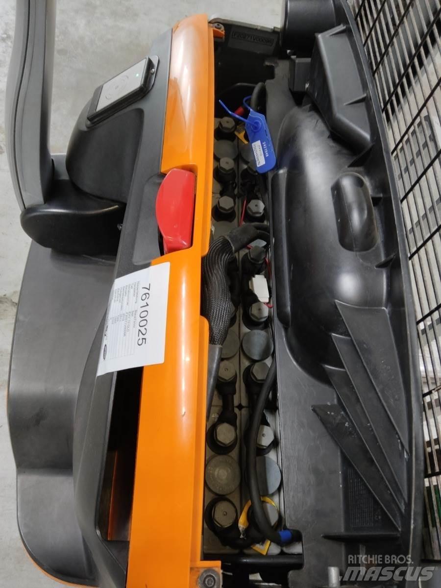 Still EXV10 Pedestrian stacker