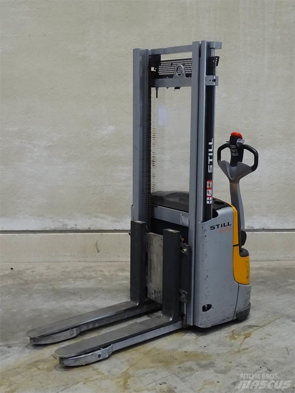 Still EXV10/860MM Pedestrian stacker