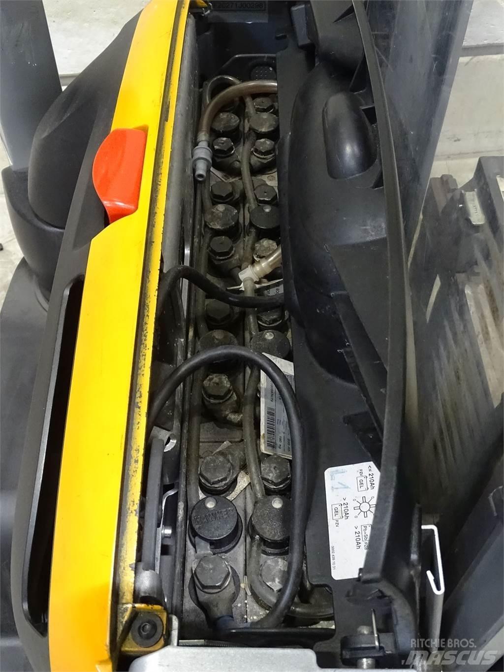 Still EXV10/860MM Pedestrian stacker