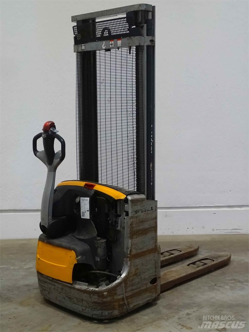 Still EXV12 Pedestrian stacker
