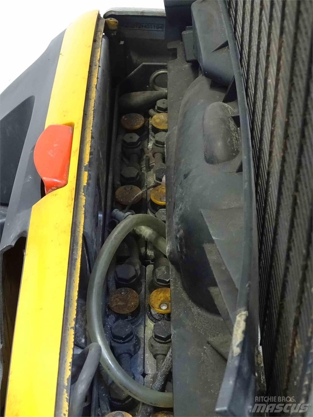 Still EXV12 Pedestrian stacker