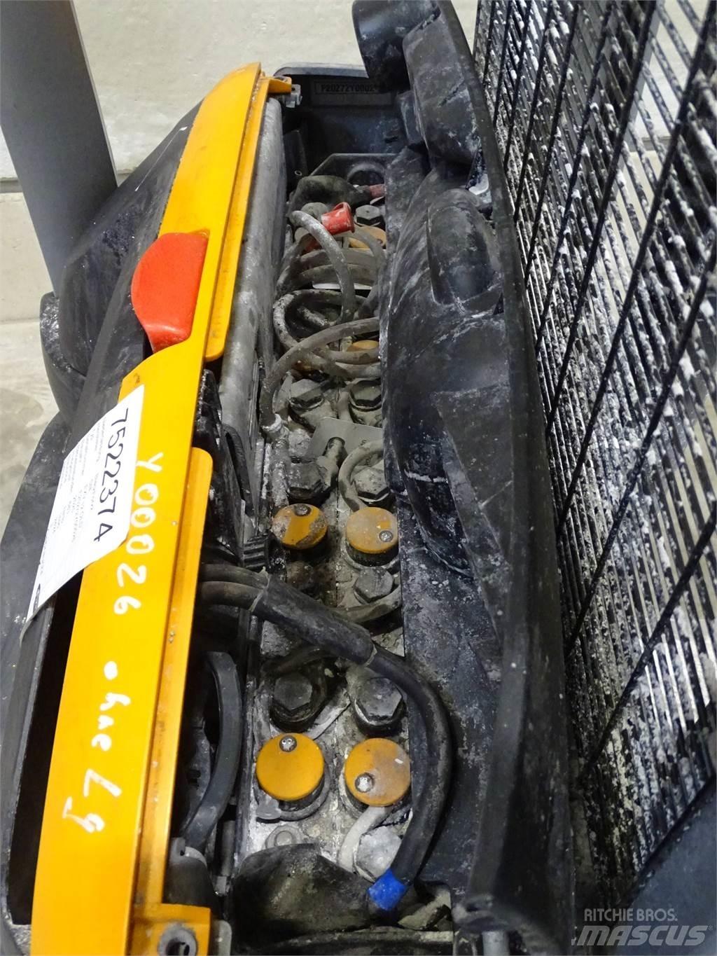 Still EXV12 Pedestrian stacker