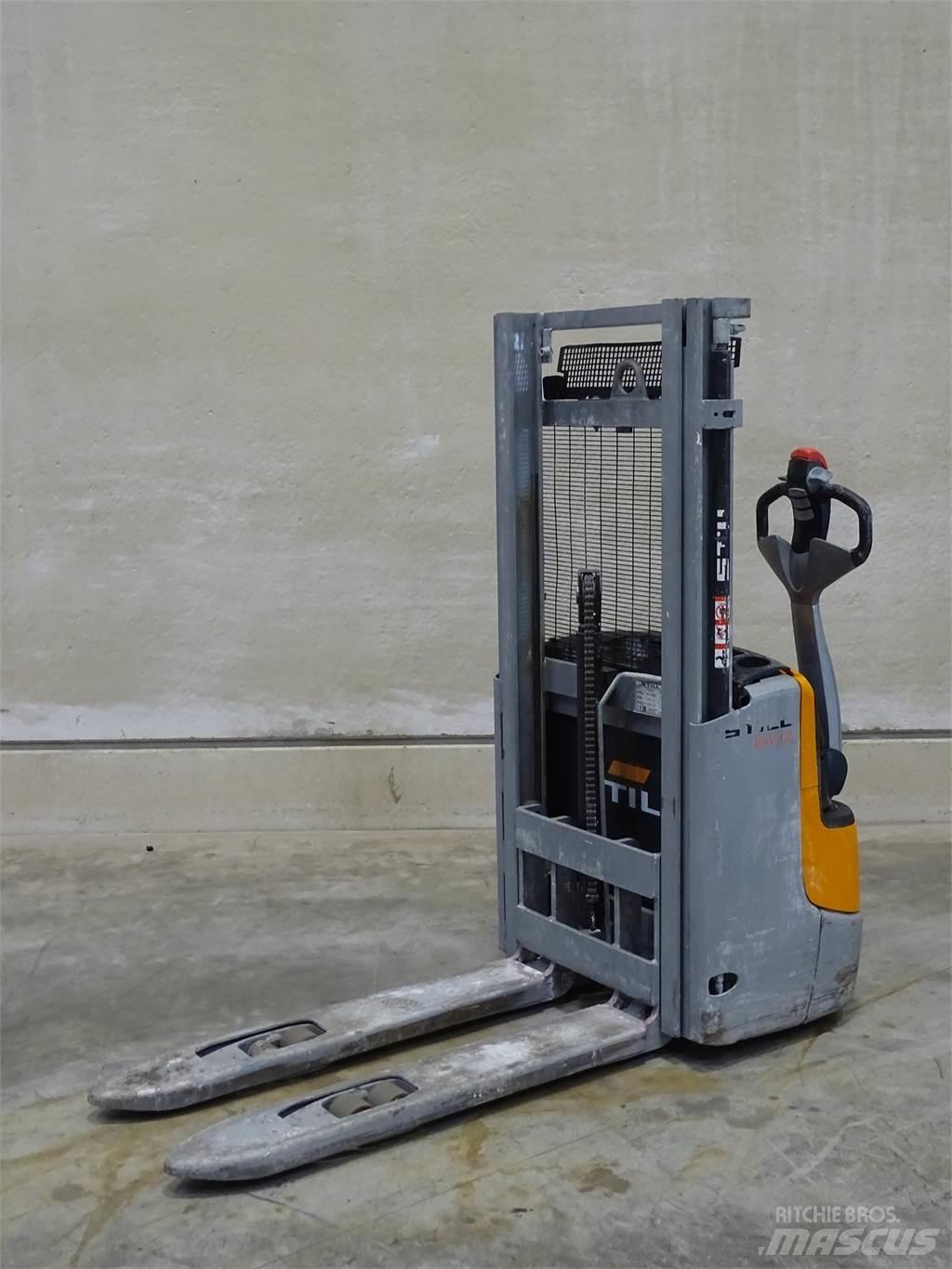 Still EXV12 Pedestrian stacker