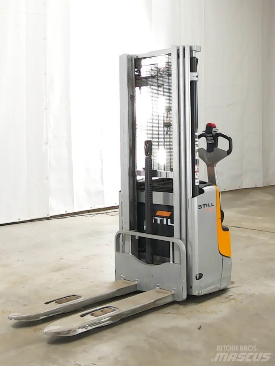 Still EXV12 Pedestrian stacker