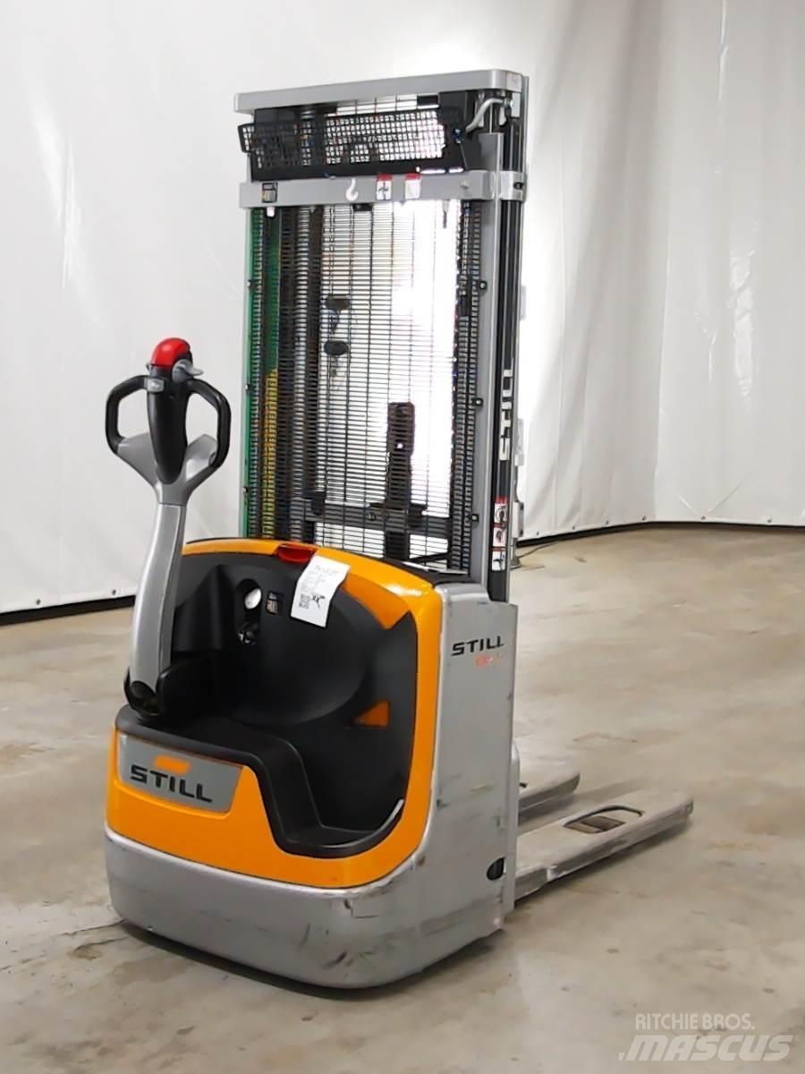 Still EXV12 Pedestrian stacker