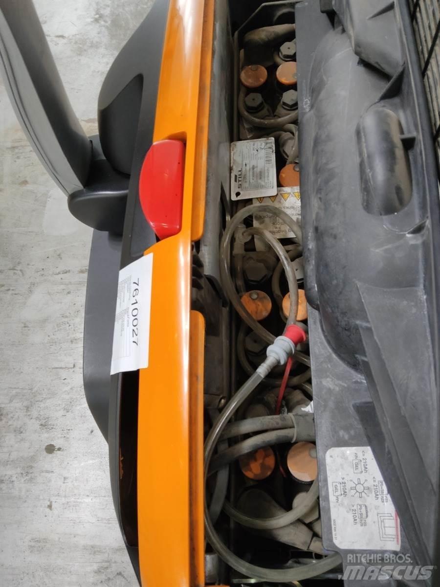 Still EXV12 Pedestrian stacker